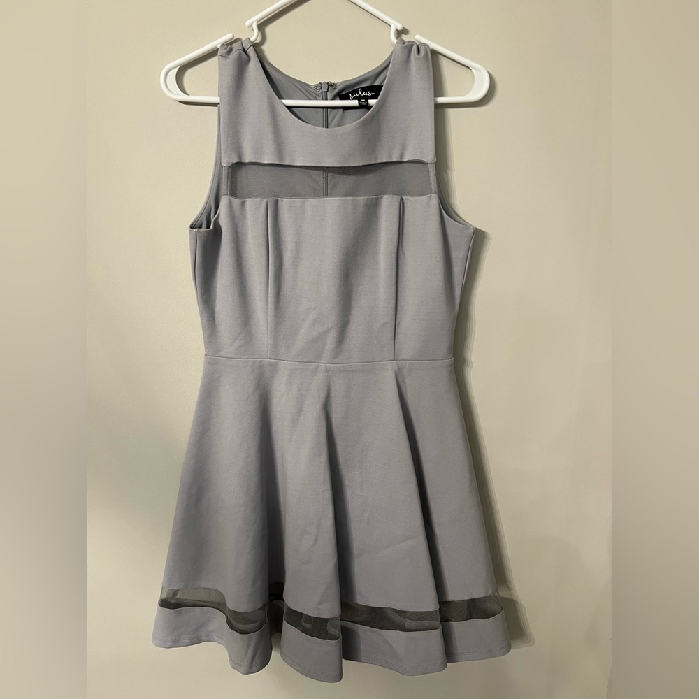 Women’s Lulus super cute grey dress